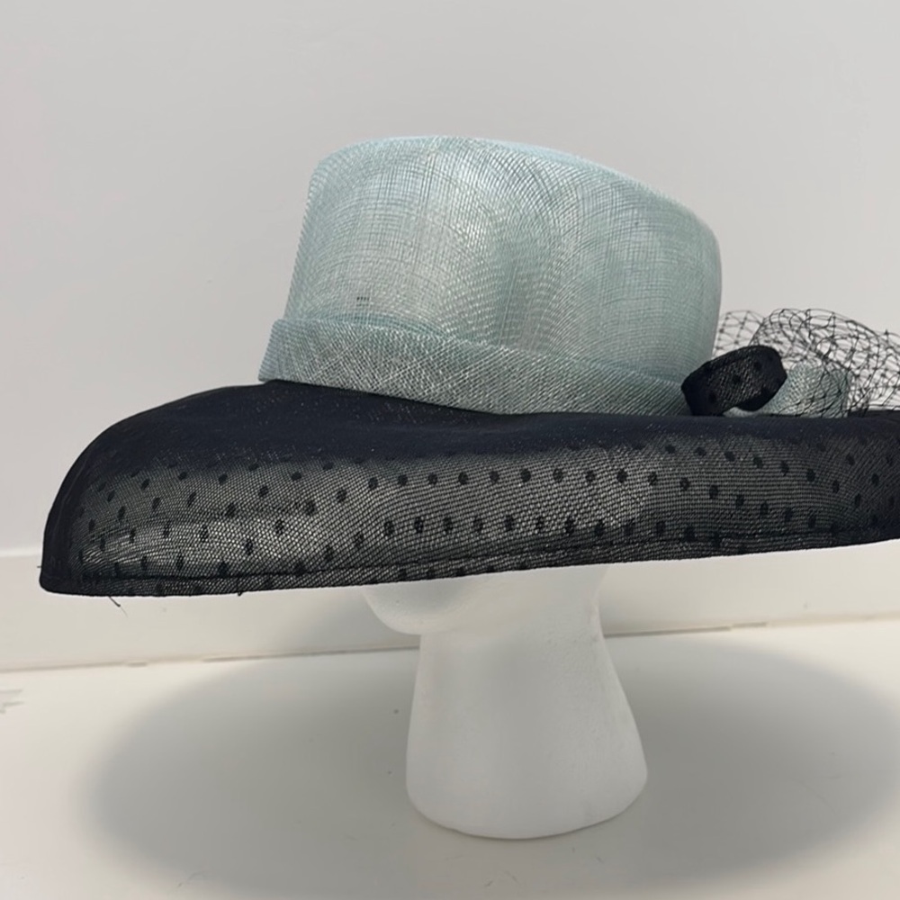 Elegant Two-Tone Black and Light Blue Women's Wide-Brim Hat